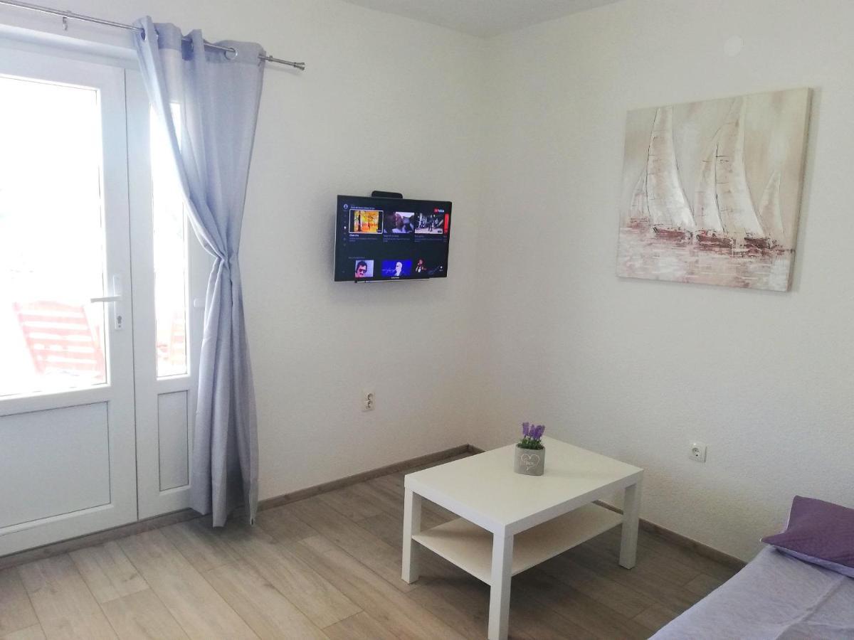 Apartments Amfora Gdinj Exterior photo