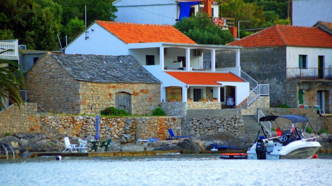 Apartments Amfora Gdinj Exterior photo