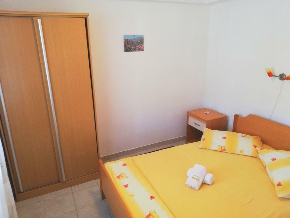 Apartments Amfora Gdinj Exterior photo