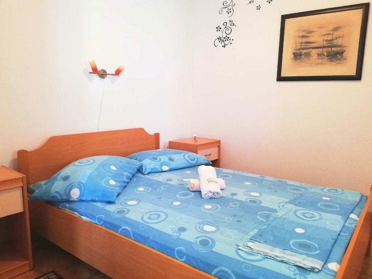 Apartments Amfora Gdinj Exterior photo